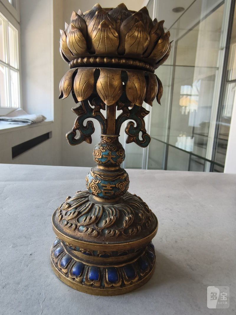 A Buddhist altar emblem made of fire-gilt copper with enamel decoration and lotus for incense sticks - 图10